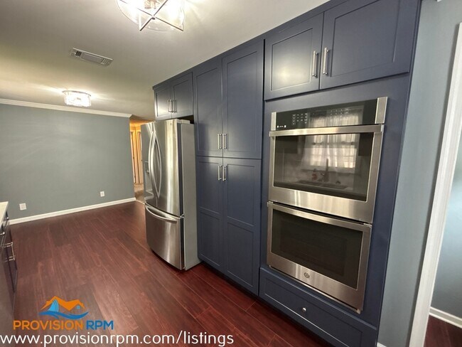 Building Photo - 1410 Evergreen Rd