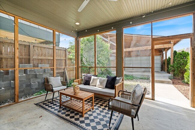 Building Photo - Beautiful Home in Nashville!
