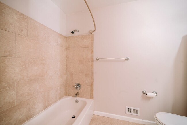 Building Photo - Spacious 5-Bedroom End-Unit Townhome in Reston with 3 Finished Levels, Renovated Kitchen & Fenced...