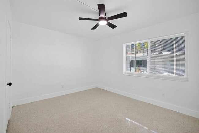 Building Photo - 1821 Middle River Dr