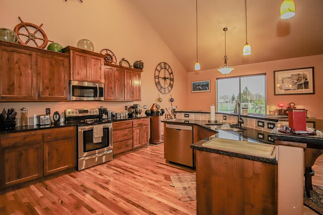 Building Photo - Beautiful home on acreage!