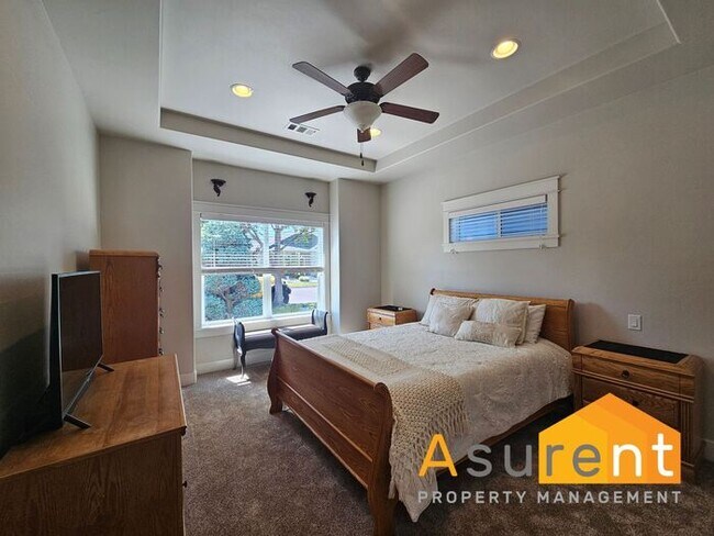 Building Photo - Fully Furnished 2BR/2BA Home in Central Point