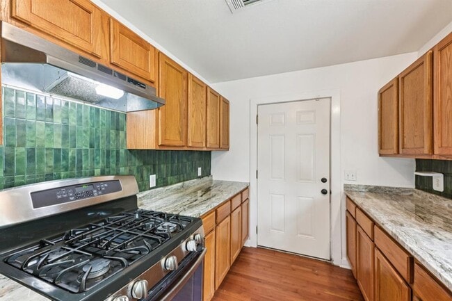 Building Photo - 903 Chote Ave