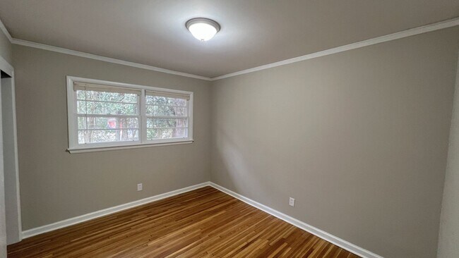 Building Photo - 3-Bedroom just waiting for you !