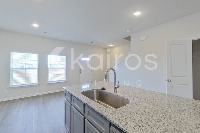 Building Photo - 2097 Banyon Cir