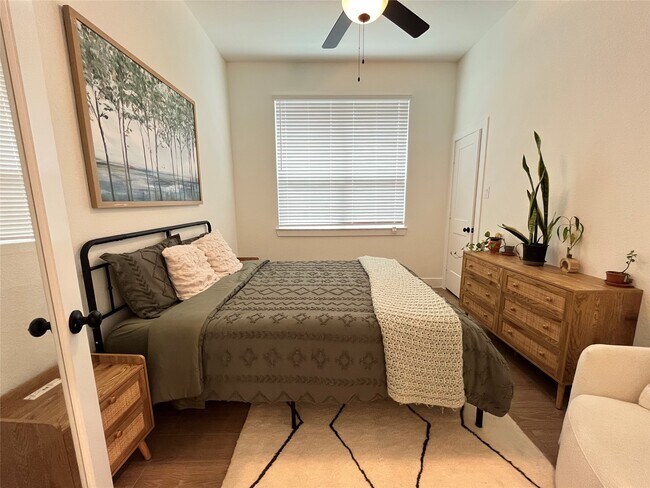 Building Photo - 177 Hidden Peak Dr