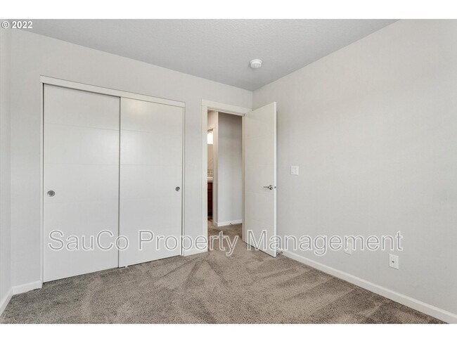 Building Photo - 8037 SE Engelmann St