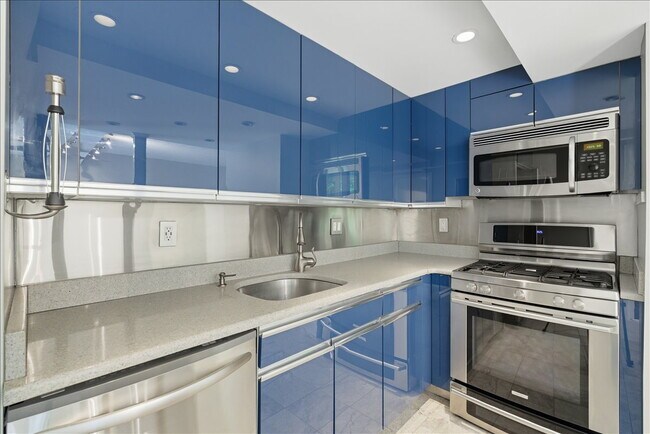 Building Photo - Contemporary 1BR / 1BA Condo in Reston – Utilities Included!