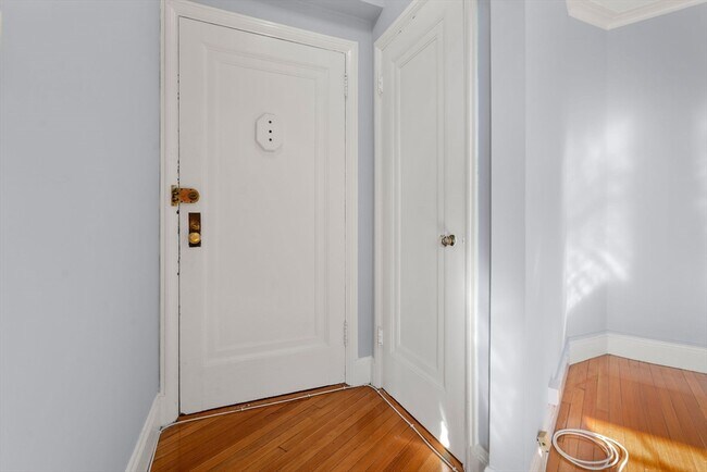 Building Photo - 1450-1454-1454 Beacon St