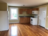 Building Photo - 2 Pike St