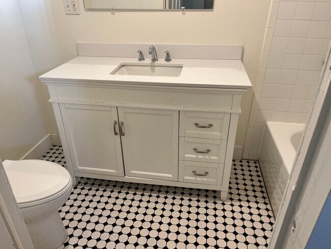 Building Photo - Large Affordable Basement Apartment
