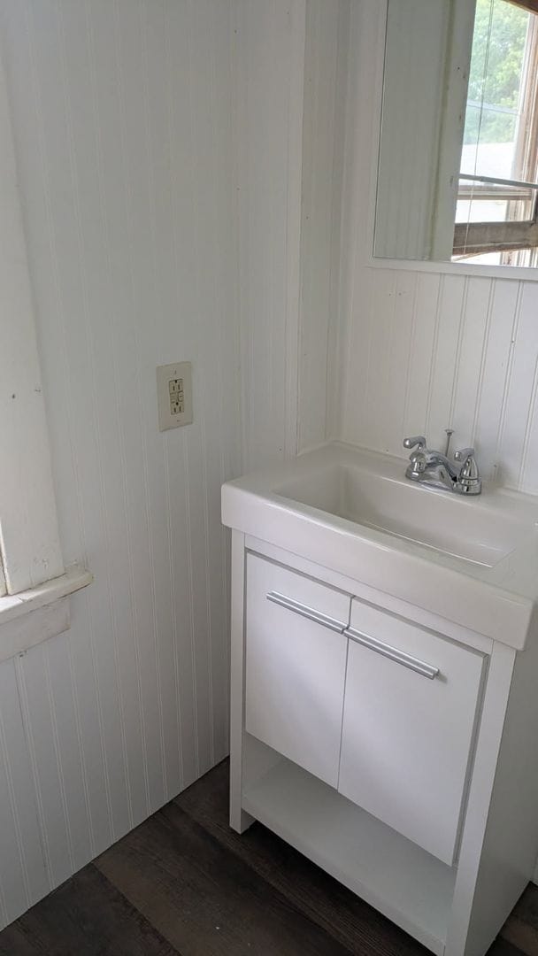 Building Photo - Cute 1 bed 1 bath house with large deck available now