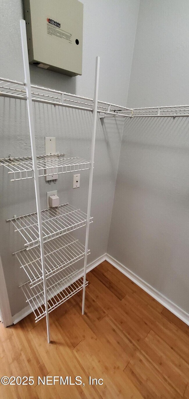 Building Photo - 7800 Point Meadows Dr