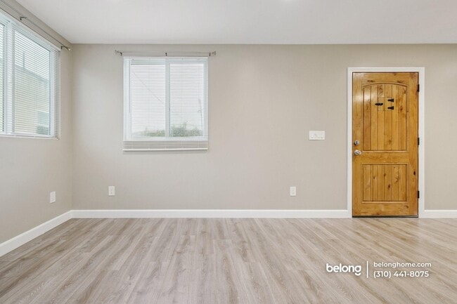 Building Photo - 747 W Oliver St