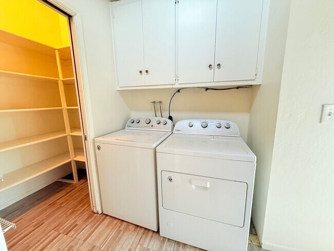 Building Photo - 401 N Lupine St