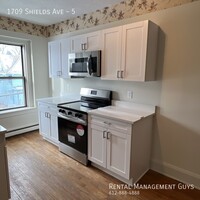 Building Photo - Huge 2 Bedroom! Completely Remodeled!