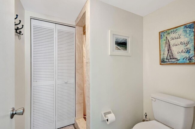 Building Photo - 9400 S Ocean Dr