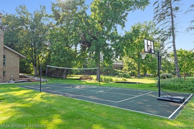 Building Photo - 3333 W Shore Dr