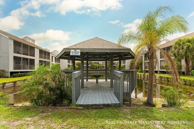 Building Photo - 251 Fenwick Dr