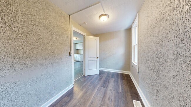 Building Photo - Clark/Fulton - 4 bed/1 bath - Single Family Home