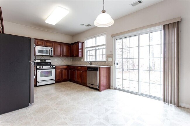 Building Photo - 910 Wendlebury Ct