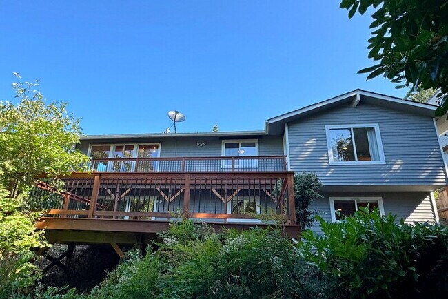 Building Photo - 10521 NE 48th Pl