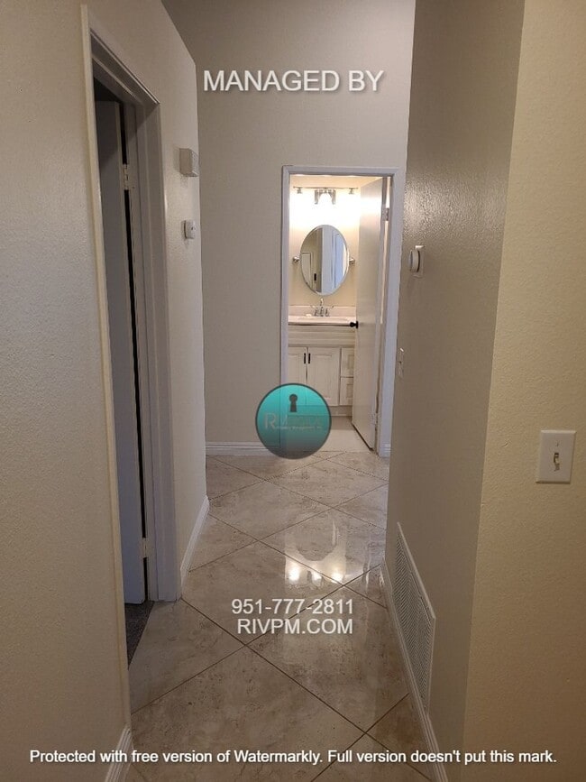 Building Photo - Beautiful home with great curb appeal!