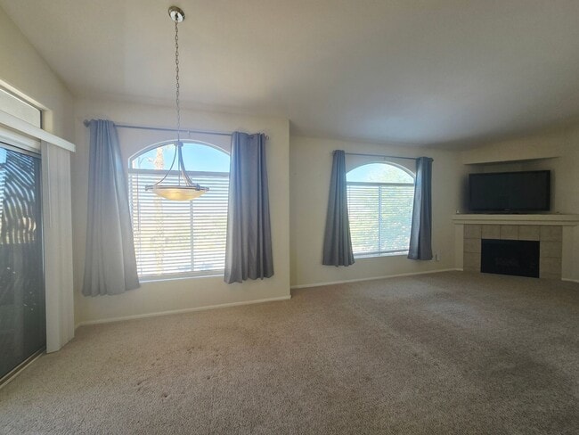 Building Photo - CHARMING 2BD/2BA CONDO IN HENDERSON! W/ COMMUNITY POOL