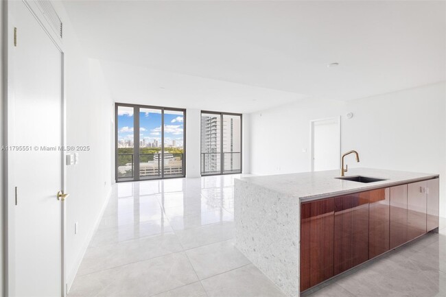 Building Photo - 2678 Tigertail Ave