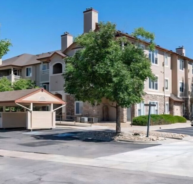 Primary Photo - Beautiful condo in highly desired area of ...
