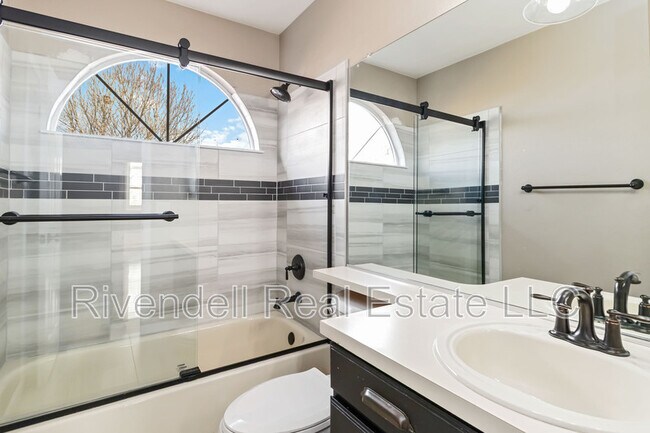 Building Photo - 9524 Las Colinas Dr