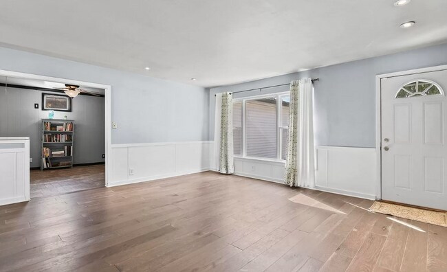 Building Photo - 300 Willow Glen Way