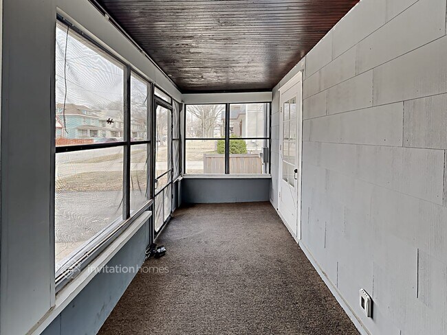 Building Photo - 424 E Park Ave