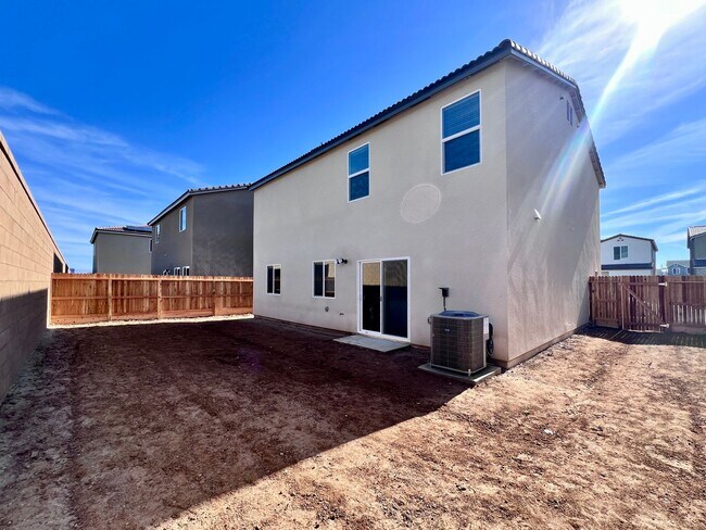 Building Photo - $2,950 Ashlan & Highland - Clovis 4 Bedroo...