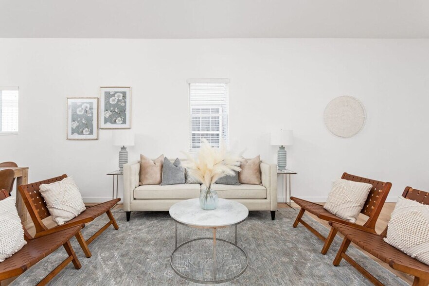 Building Photo - 305 Parkway Ave