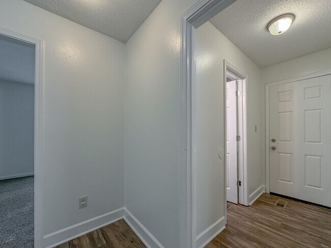 Building Photo - 3735 Donovan Dr