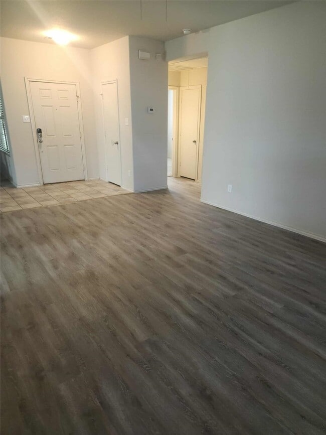 Building Photo - 803 Lovebug Ln