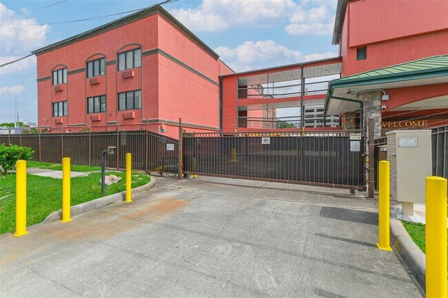 Building Photo - 1025 Swanson St