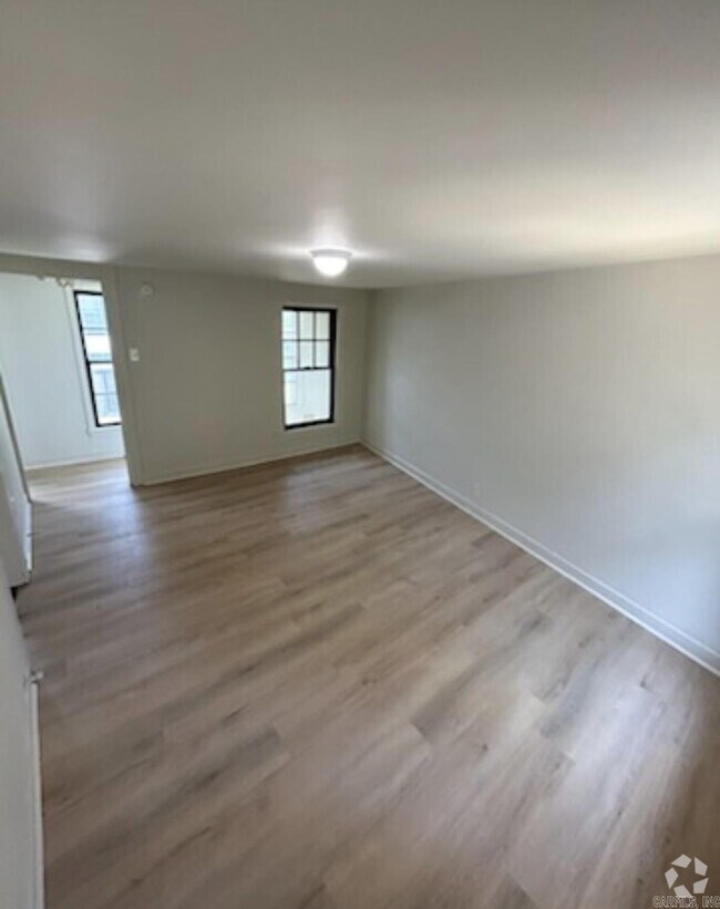 Building Photo - 1008 Kavanaugh Blvd
