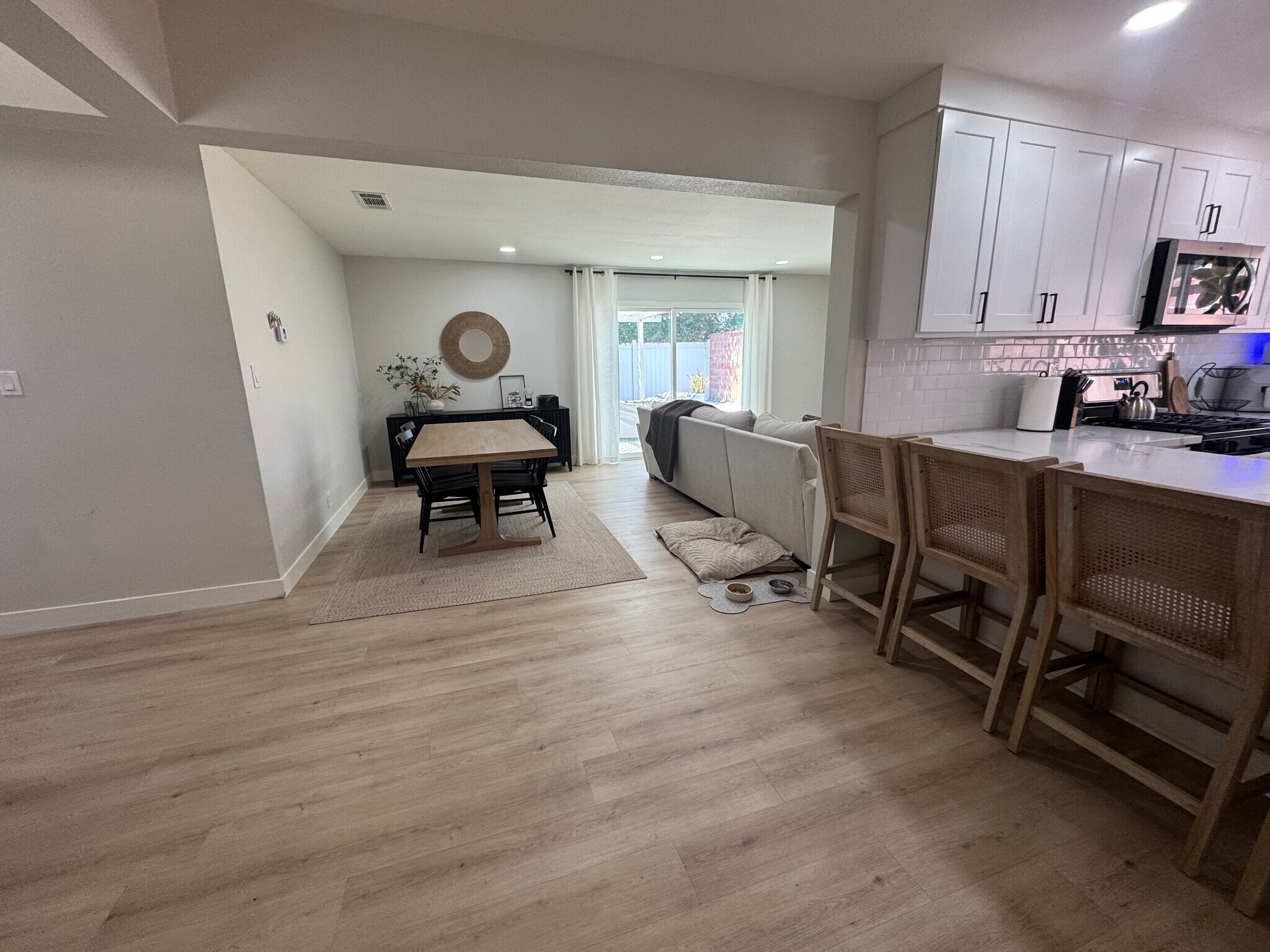 Dining - 2423 Lennox St