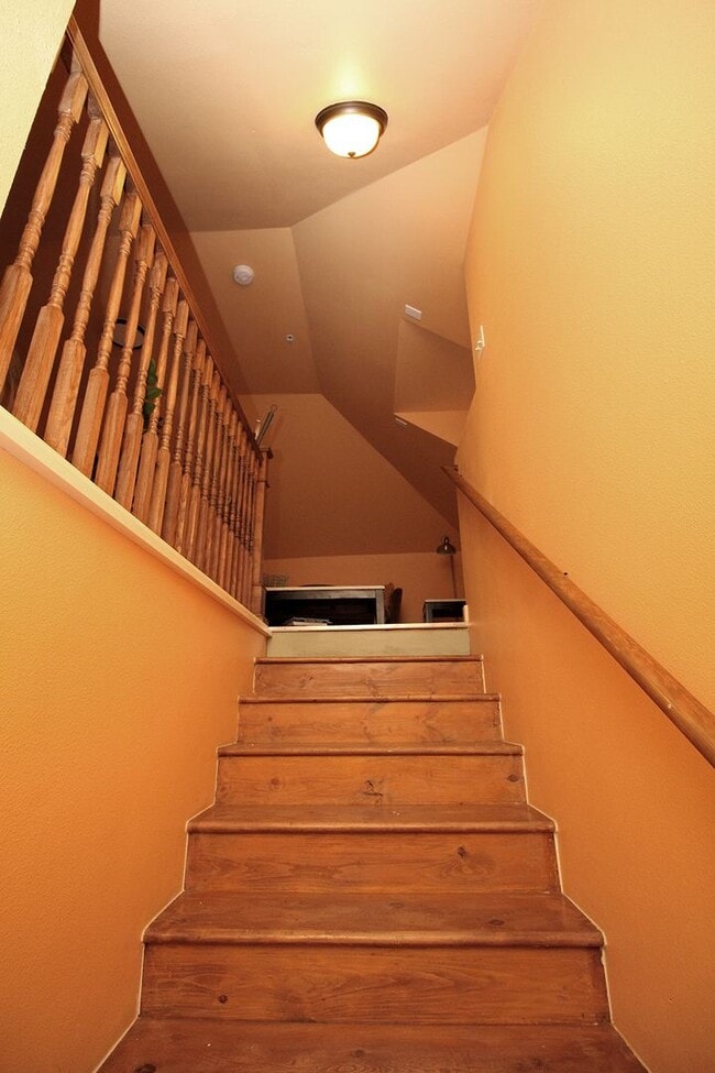 Building Photo - 4033 SE Hawthorne Blvd