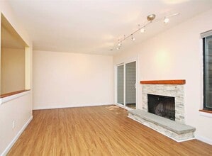 Building Photo - 2 Bedroom Condo in Birnam Wood