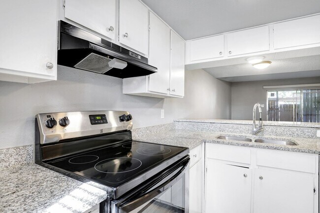 Building Photo - 11003 Mt Boracho Dr