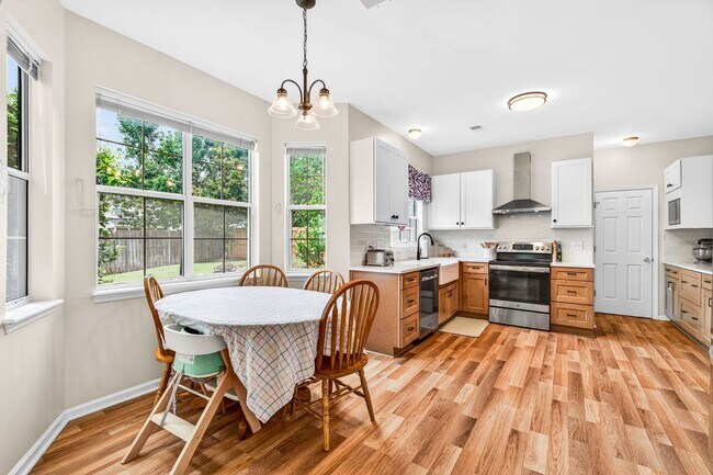 Building Photo - Spacious Living in the Heart of Whitehall