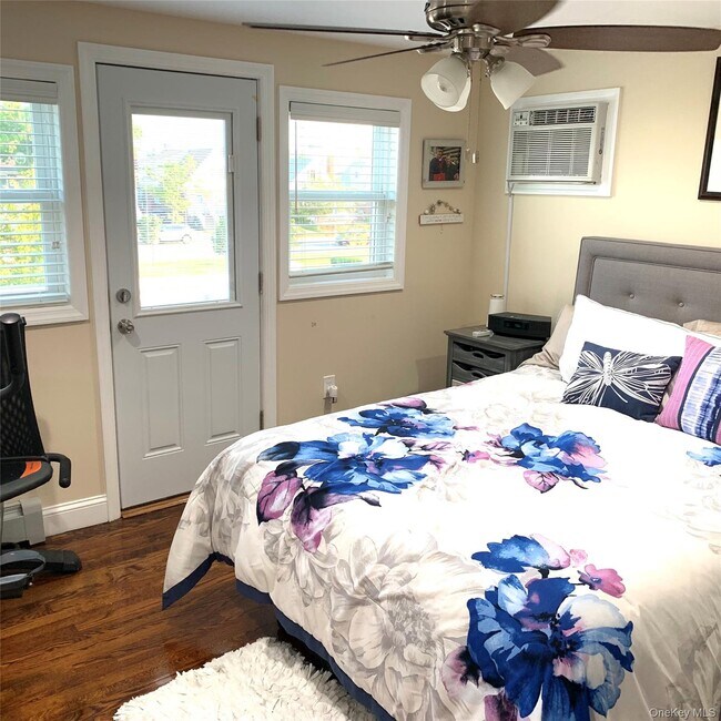 Building Photo - 521 W Park Ave