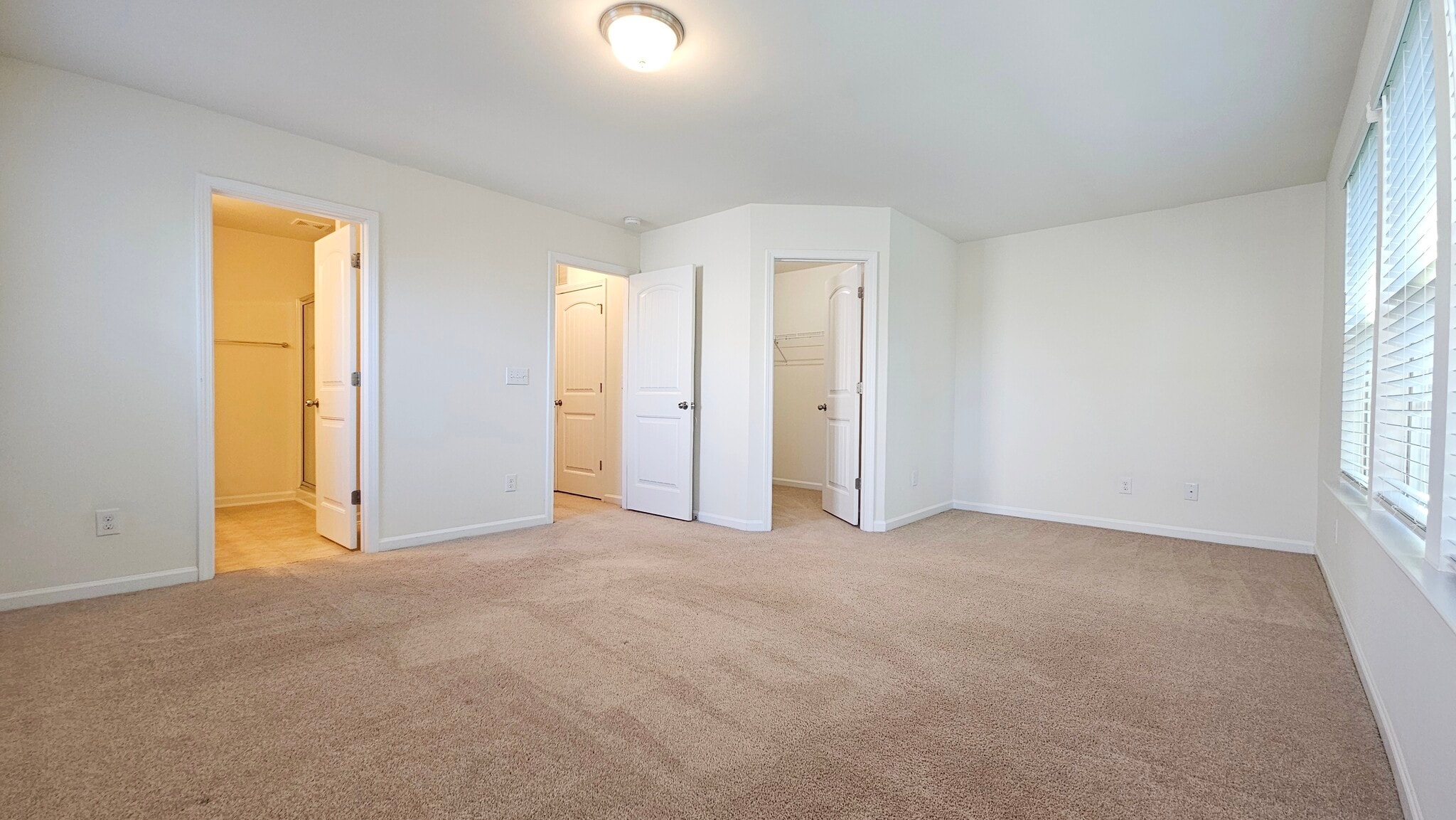 Building Photo - 90 W Grove Point Dr