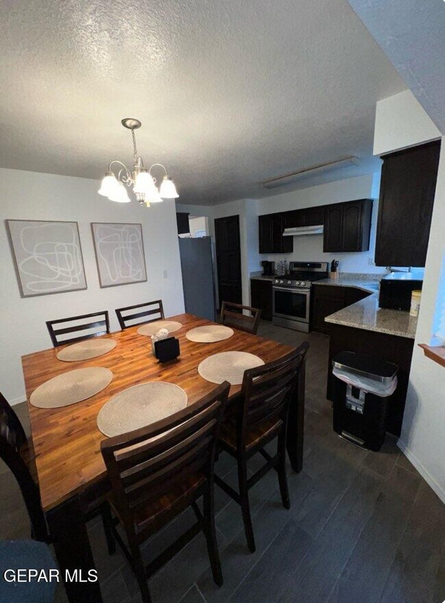 Building Photo - 12157 Chato Villa Dr