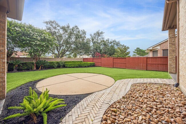 Building Photo - 5826 Santa Fe Springs Dr