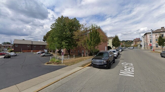 Building Photo - 101 W 2nd St