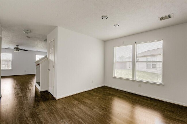 Building Photo - 834 Sweet Flower Dr
